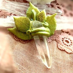 ✨Magical Leaf Quartz Crystal Pendant ✨